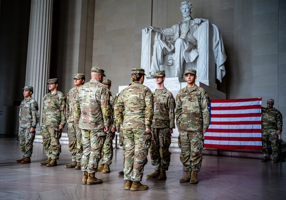 TNNG holds promotion, reenlistment ceremony at Lincoln Memorial