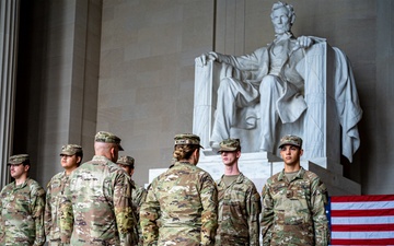 TNNG holds promotion, reenlistment ceremony at Lincoln Memorial