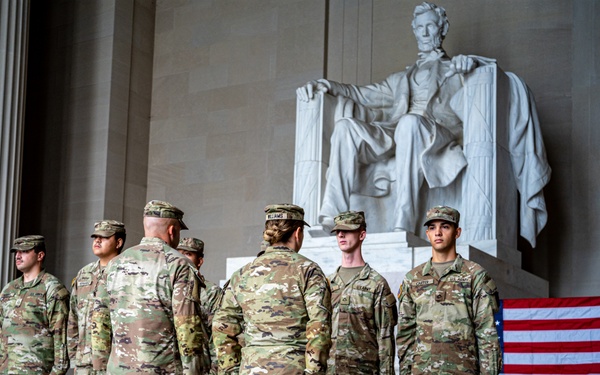 TNNG holds promotion, reenlistment ceremony at Lincoln Memorial