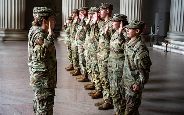 TNNG holds promotion, reenlistment ceremony at Lincoln Memorial