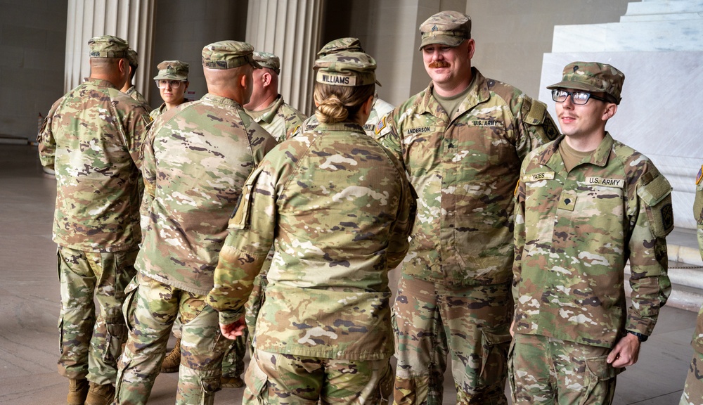 TNNG holds promotion, reenlistment ceremony at Lincoln Memorial
