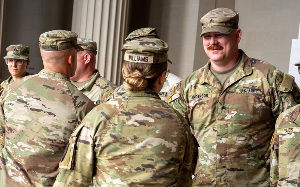 TNNG holds promotion, reenlistment ceremony at Lincoln Memorial