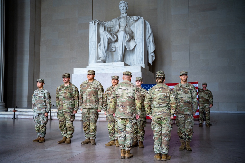 TNNG holds promotion, reenlistment ceremony at Lincoln Memorial