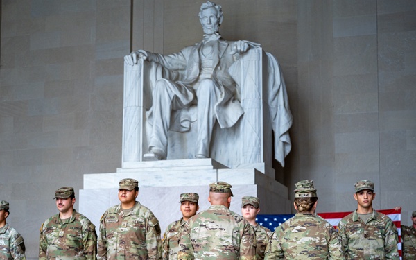 TNNG holds promotion, reenlistment ceremony at Lincoln Memorial