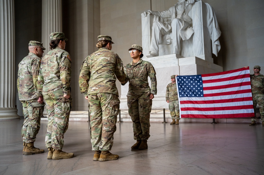 TNNG holds promotion, reenlistment ceremony at Lincoln Memorial