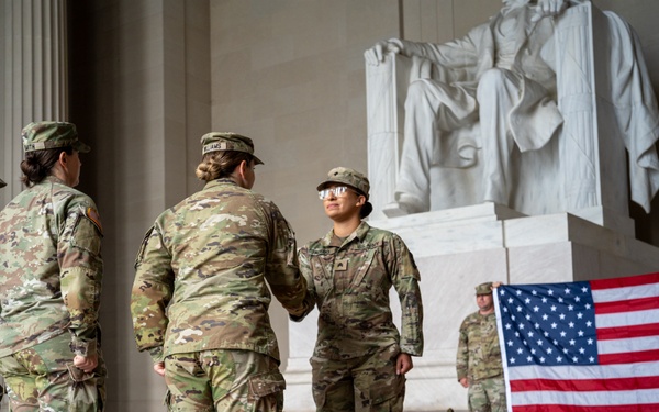 TNNG holds promotion, reenlistment ceremony at Lincoln Memorial