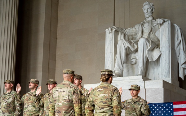 TNNG holds promotion, reenlistment ceremony at Lincoln Memorial