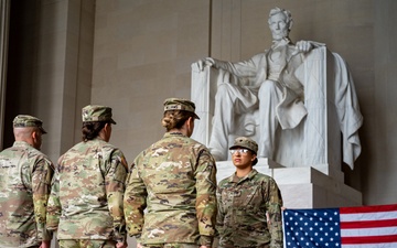 TNNG holds promotion, reenlistment ceremony at Lincoln Memorial