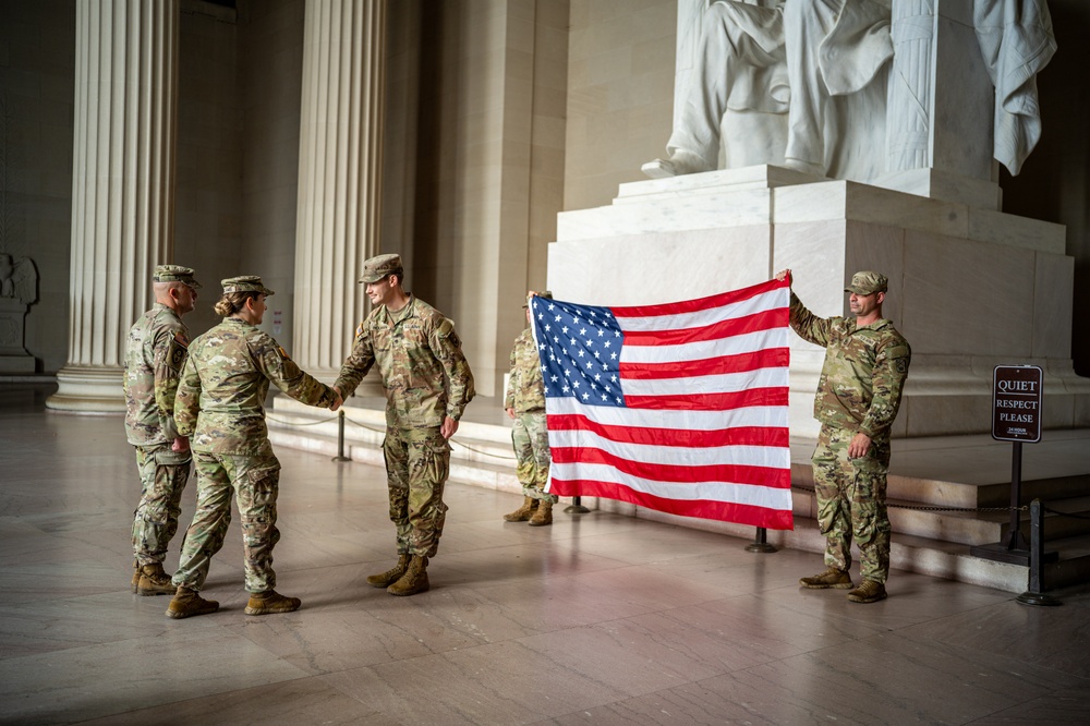 TNNG holds promotion, reenlistment ceremony at Lincoln Memorial