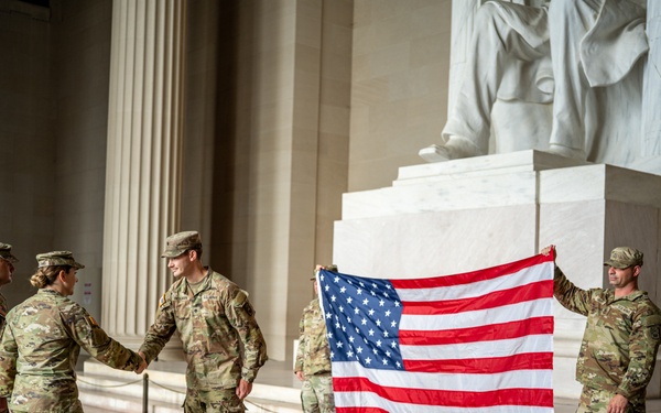 TNNG holds promotion, reenlistment ceremony at Lincoln Memorial