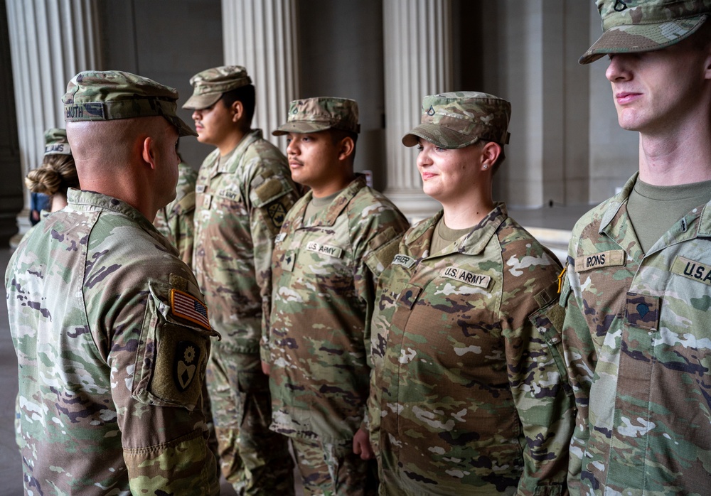 TNNG holds promotion, reenlistment ceremony at Lincoln Memorial