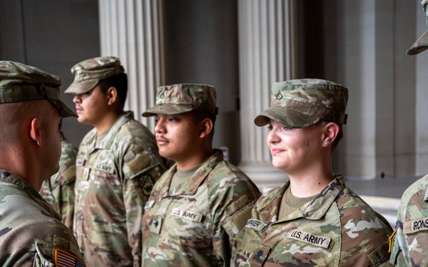 TNNG holds promotion, reenlistment ceremony at Lincoln Memorial