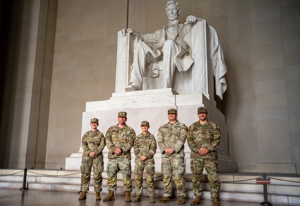 TNNG holds promotion, reenlistment ceremony at Lincoln Memorial