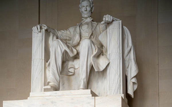 TNNG holds promotion, reenlistment ceremony at Lincoln Memorial