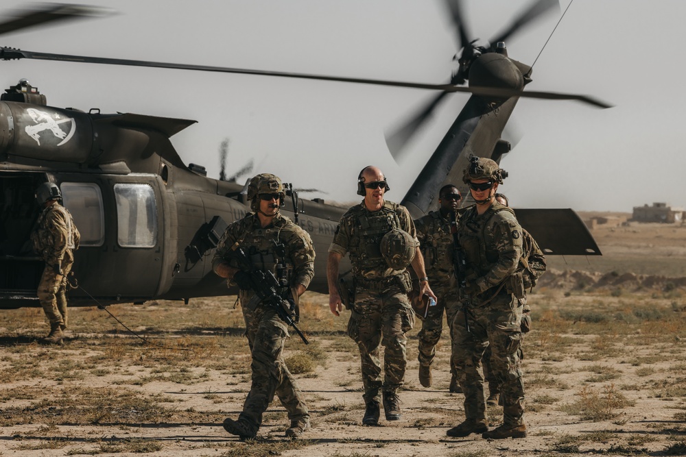 Iowa National Guard Soldiers escort Operation Inherent Resolve staff members