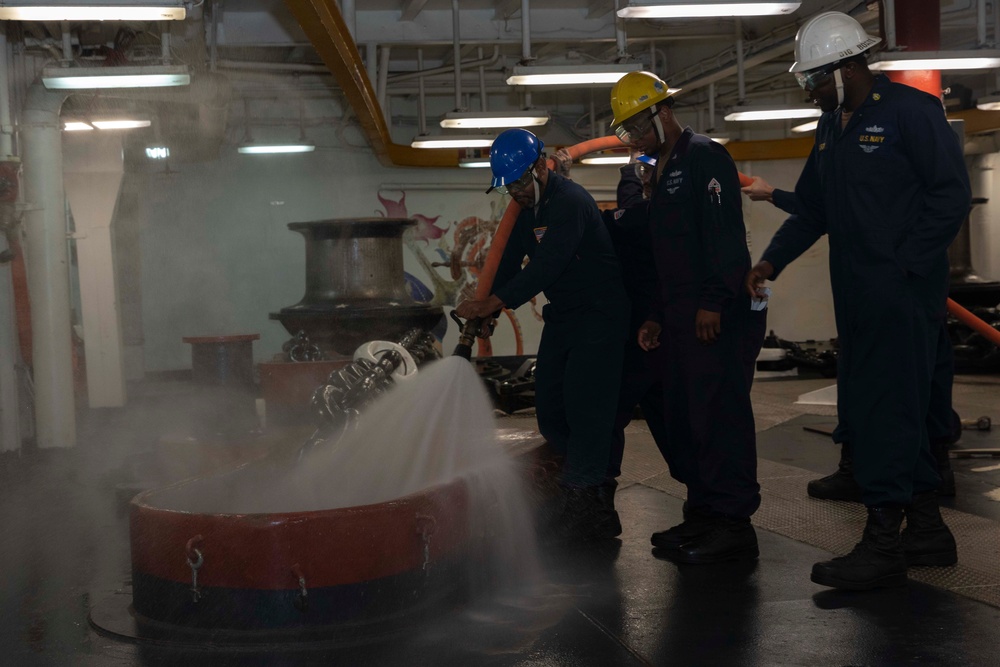 USS Kearsarge Conducts Anchor Chain Maintenance