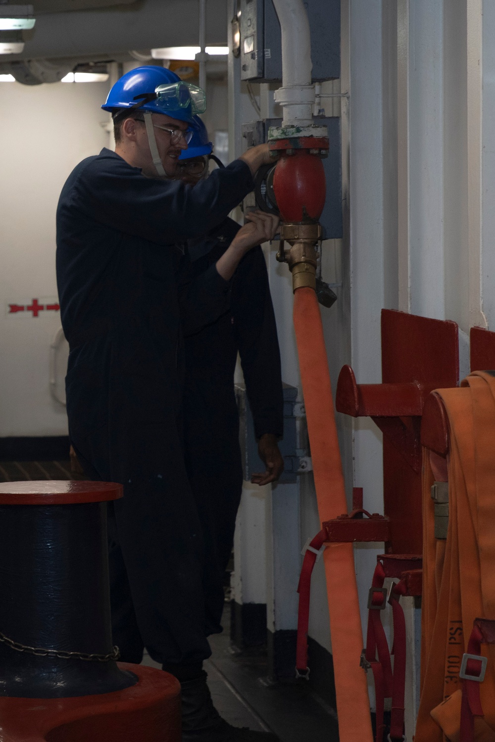 USS Kearsarge Conducts Anchor Chain Maintenance