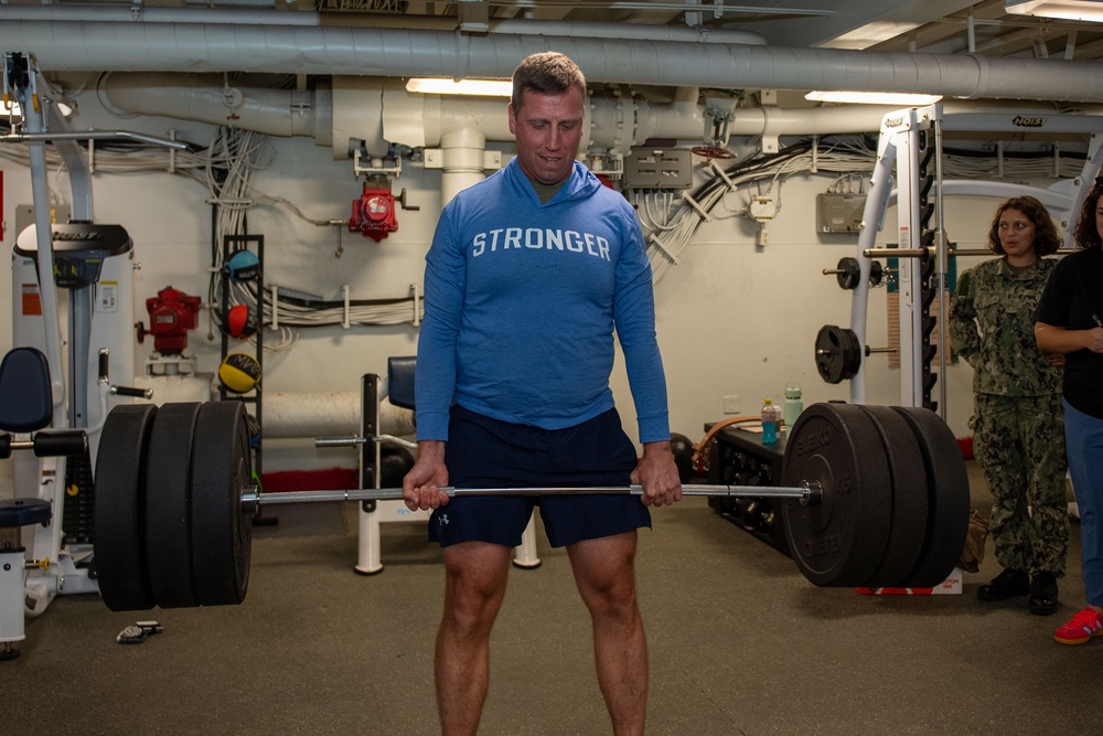 Sailors participate in Morale, Welfare and Recreation weight lifting competition.