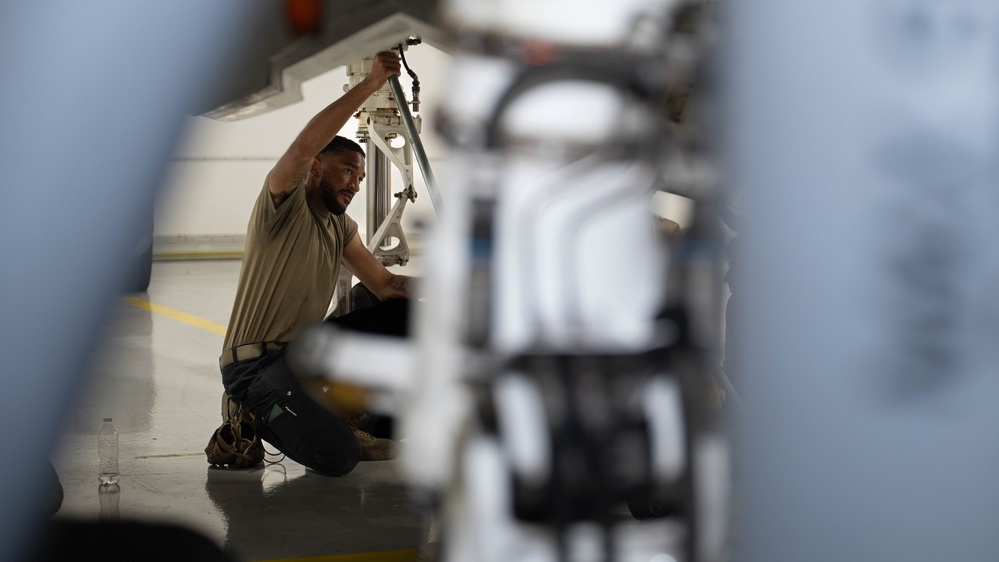 Tyndall AFB showcases innovation with New F-35 weighing methods