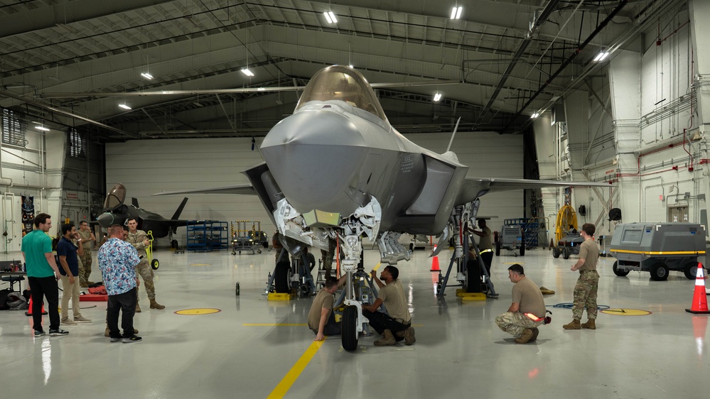 Tyndall AFB showcases innovation with New F-35 weighing methods