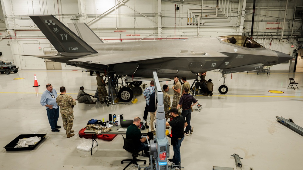 Tyndall AFB showcases innovation with New F-35 weighing methods