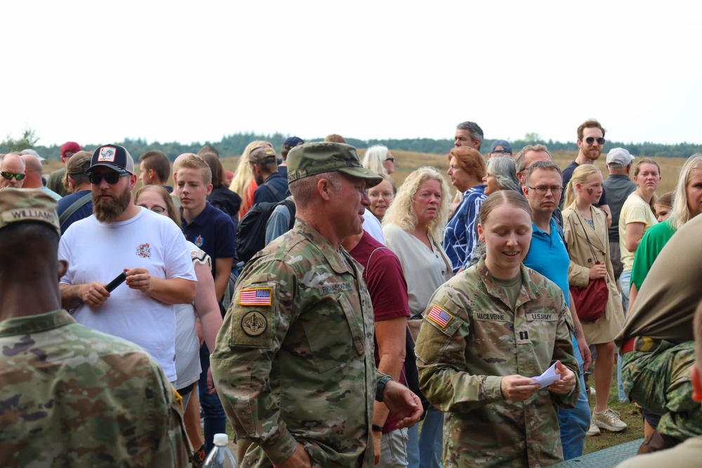 U.S. Army Leaders Receive Warm Message from Dutch Youth at Commemoration Event