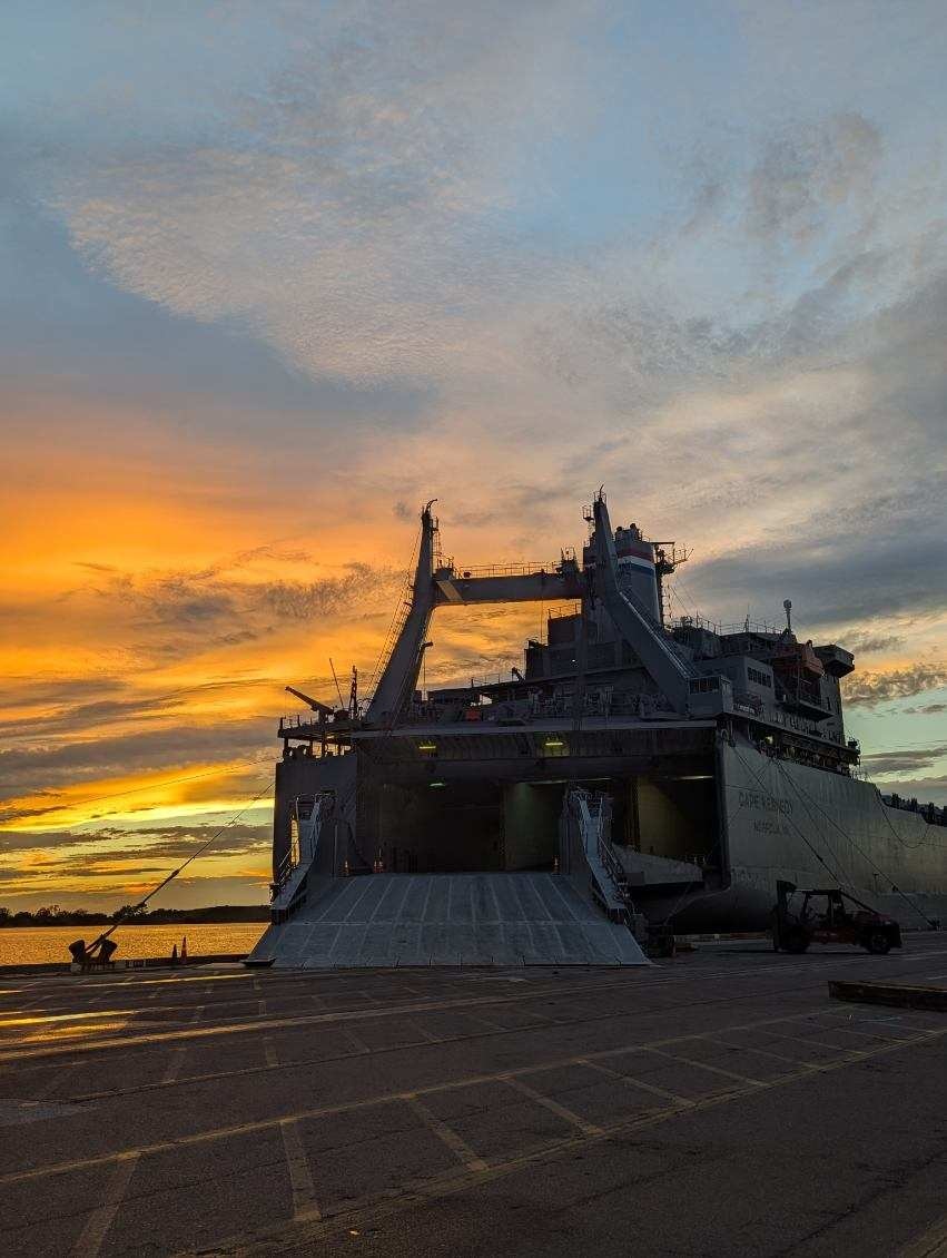 SDDC Facilitates 3rd ID Cargo Container and Vehicle Vessel Load at Dames Point