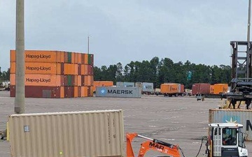 SDDC Facilitates 3rd ID Cargo Container and Vehicle Vessel Load at Dames Point
