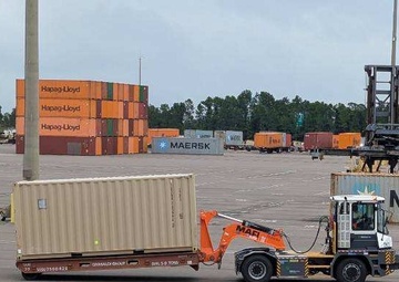 SDDC Facilitates 3rd ID Cargo Container and Vehicle Vessel Load at Dames Point