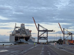 SDDC Facilitates 3rd ID Cargo Container and Vehicle Vessel Load at Dames Point