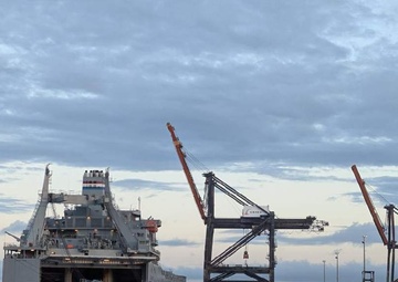 SDDC Facilitates 3rd ID Cargo Container and Vehicle Vessel Load at Dames Point