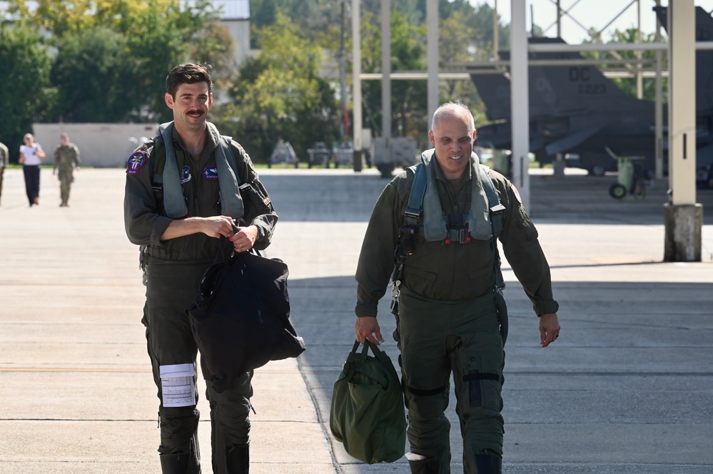 D.C. National Guard Commanding General receives familiarization flight in an F-16D