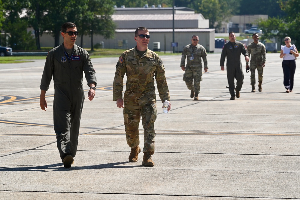D.C. National Guard Commanding General receives familiarization flight in an F-16D