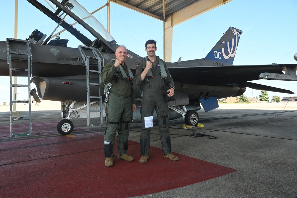 D.C. National Guard Commanding General receives familiarization flight in an F-16D