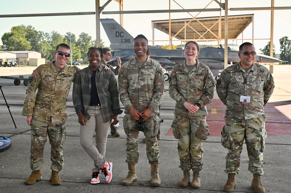 D.C. National Guard Commanding General receives familiarization flight in an F-16D