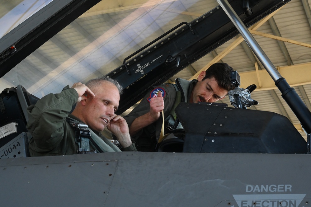 D.C. National Guard Commanding General receives familiarization flight in an F-16D