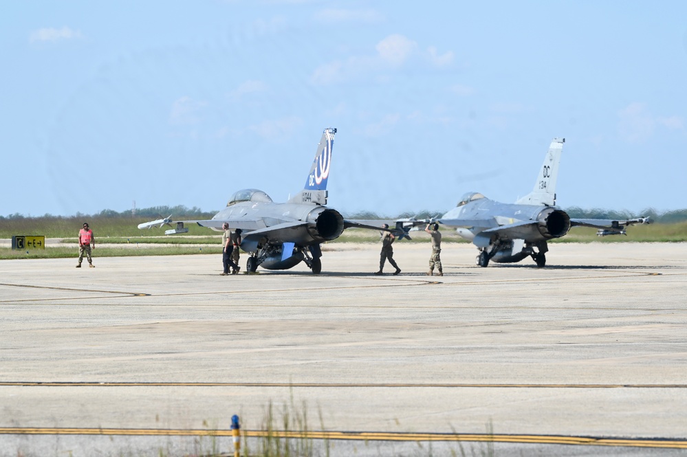 D.C. National Guard Commanding General receives familiarization flight in an F-16D