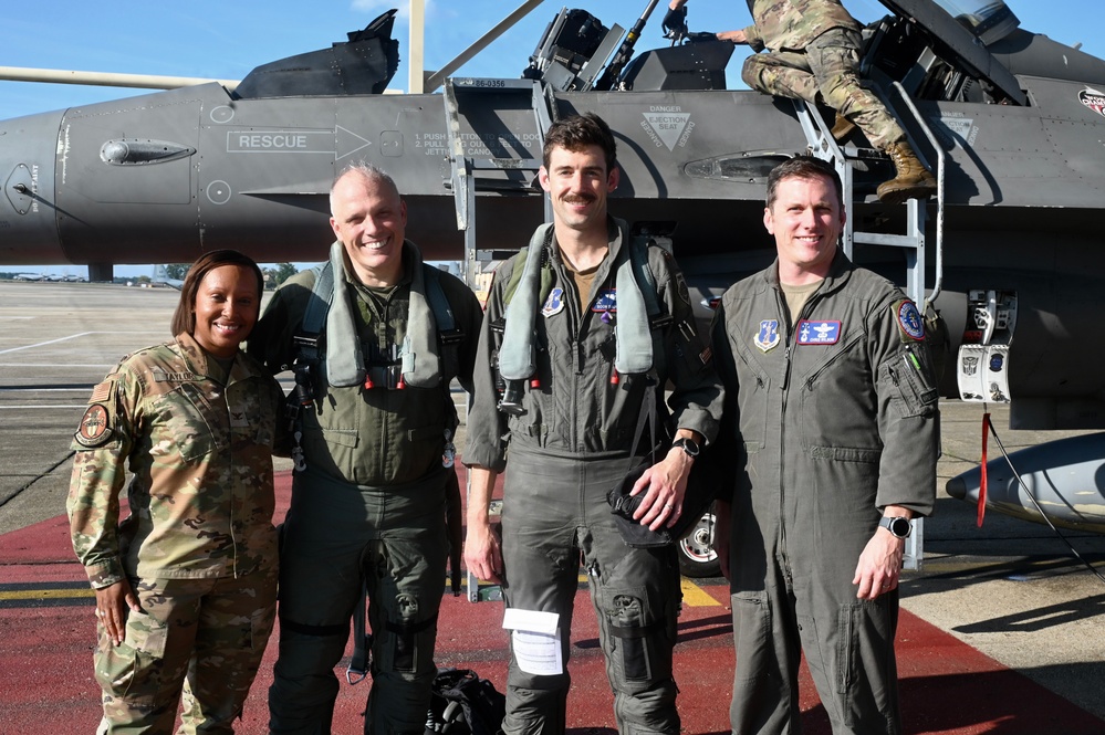 D.C. National Guard Commanding General receives familiarization flight in an F-16D
