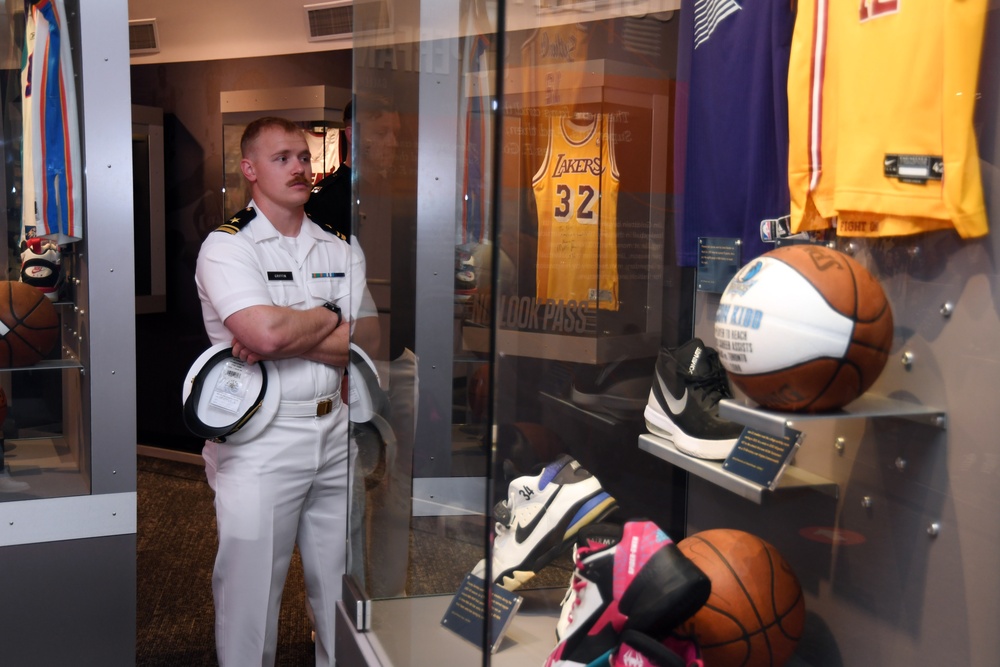 Hartford Sailors Visit Naismith Basketball Hall of Fame