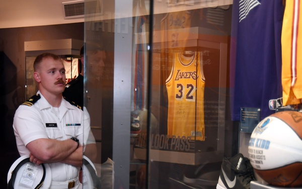 Hartford Sailors Visit Naismith Basketball Hall of Fame