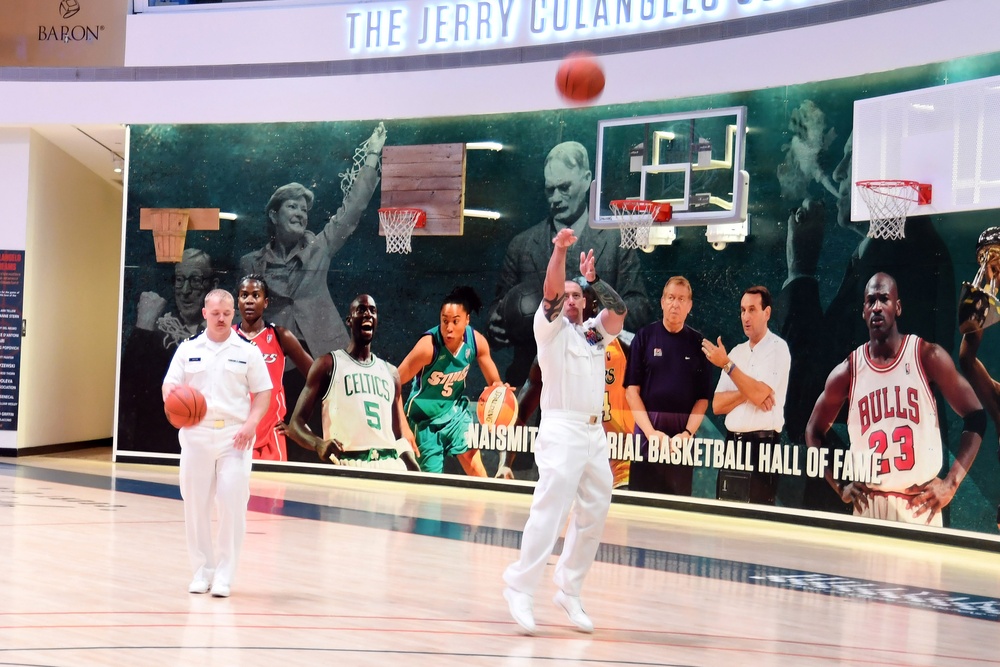 Hartford Sailors Visit Naismith Basketball Hall of Fame