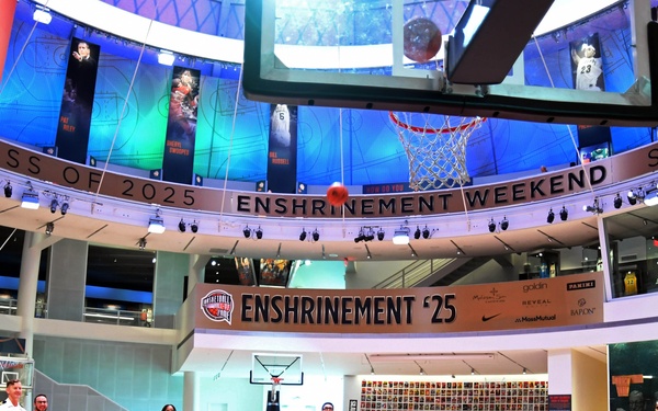 Hartford Sailors Visit Naismith Basketball Hall of Fame