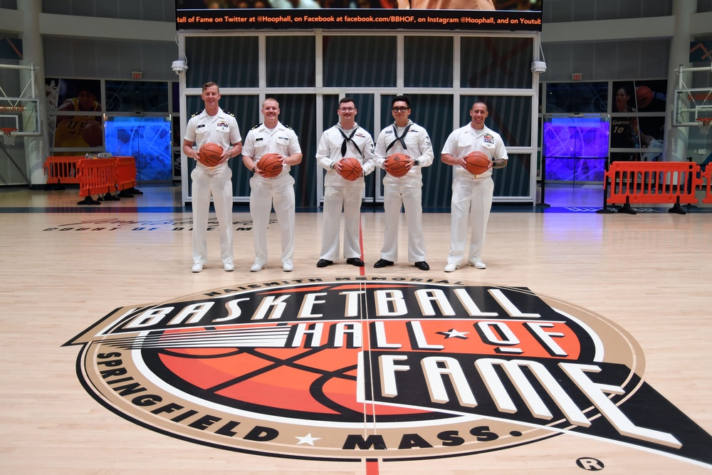 Hartford Sailors Visit Naismith Basketball Hall of Fame