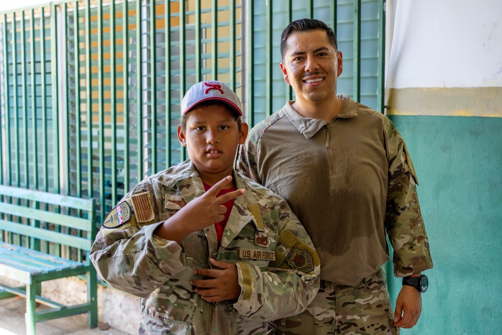 Language as a Force Multiplier: LEAP Scholars Bridge Cultures in Panamá