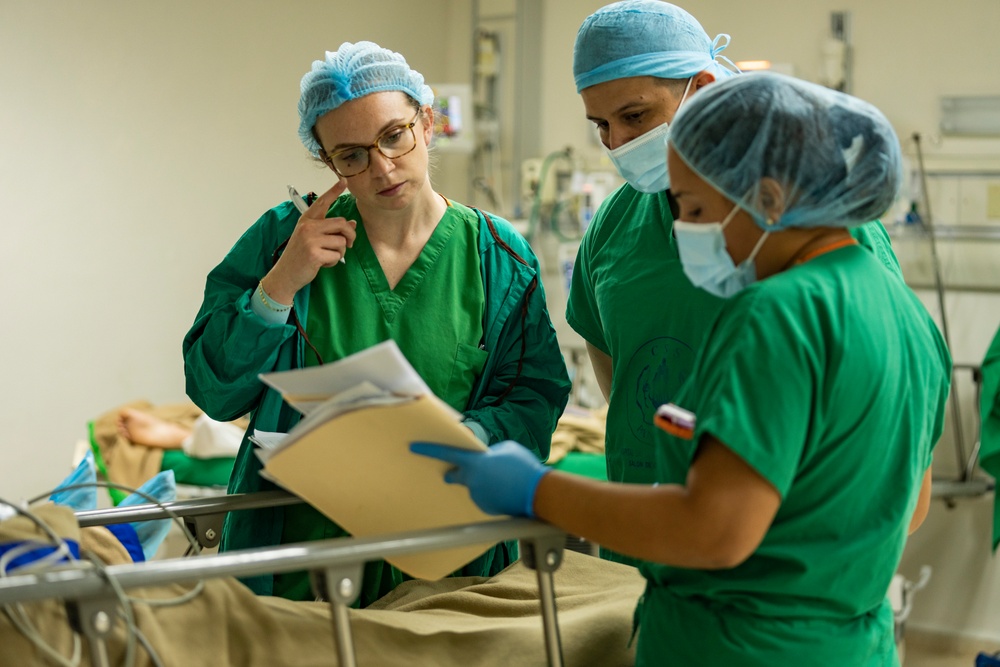 Partnership in Practice: U.S., Panamanian Gastro Teams Tackle Backlog Together