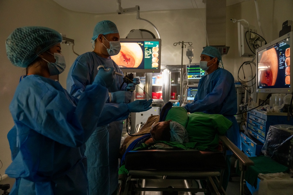 Partnership in Practice: U.S., Panamanian Gastro Teams Tackle Backlog Together