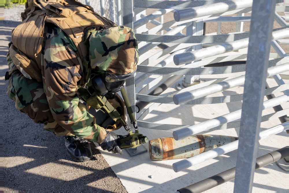 1st MAW Marines respond to simulated base attack