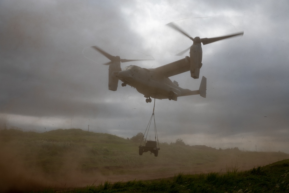 VMM-262, 12th LLB train in external lifts
