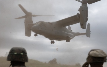 VMM-262, 12th LLB train in external lifts