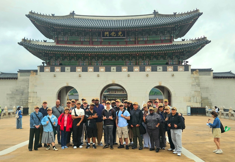 USS Blue Ridge sailors explore Korean culture